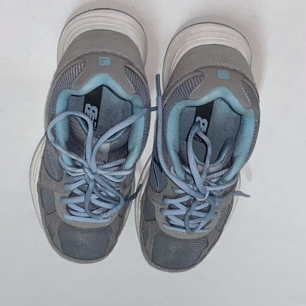 New Balance 877 v1 Light Gray and Blue Walking Shoes Size M6-7 W7.5-8.5